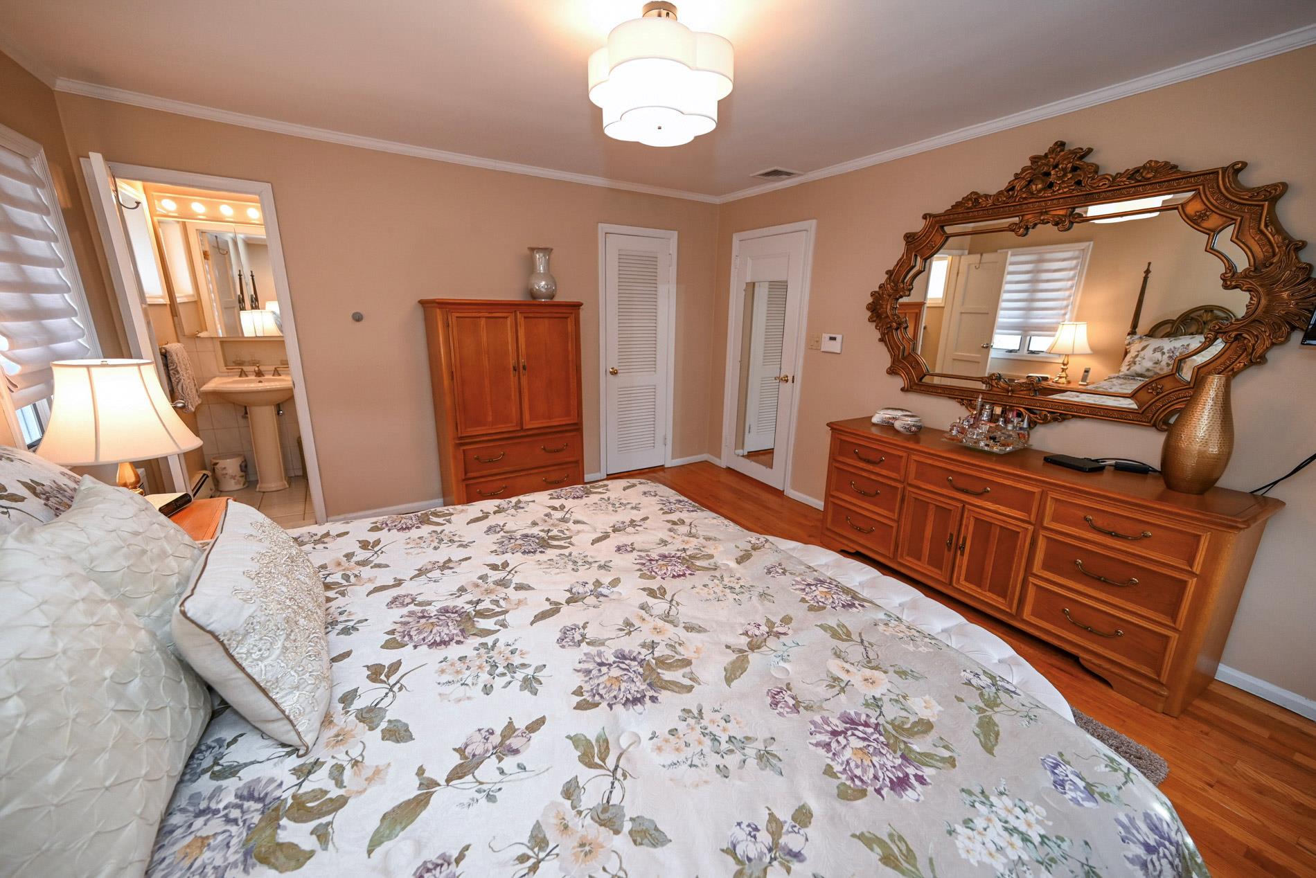 424 Garden Boulevard, Garden City South, New York image 19