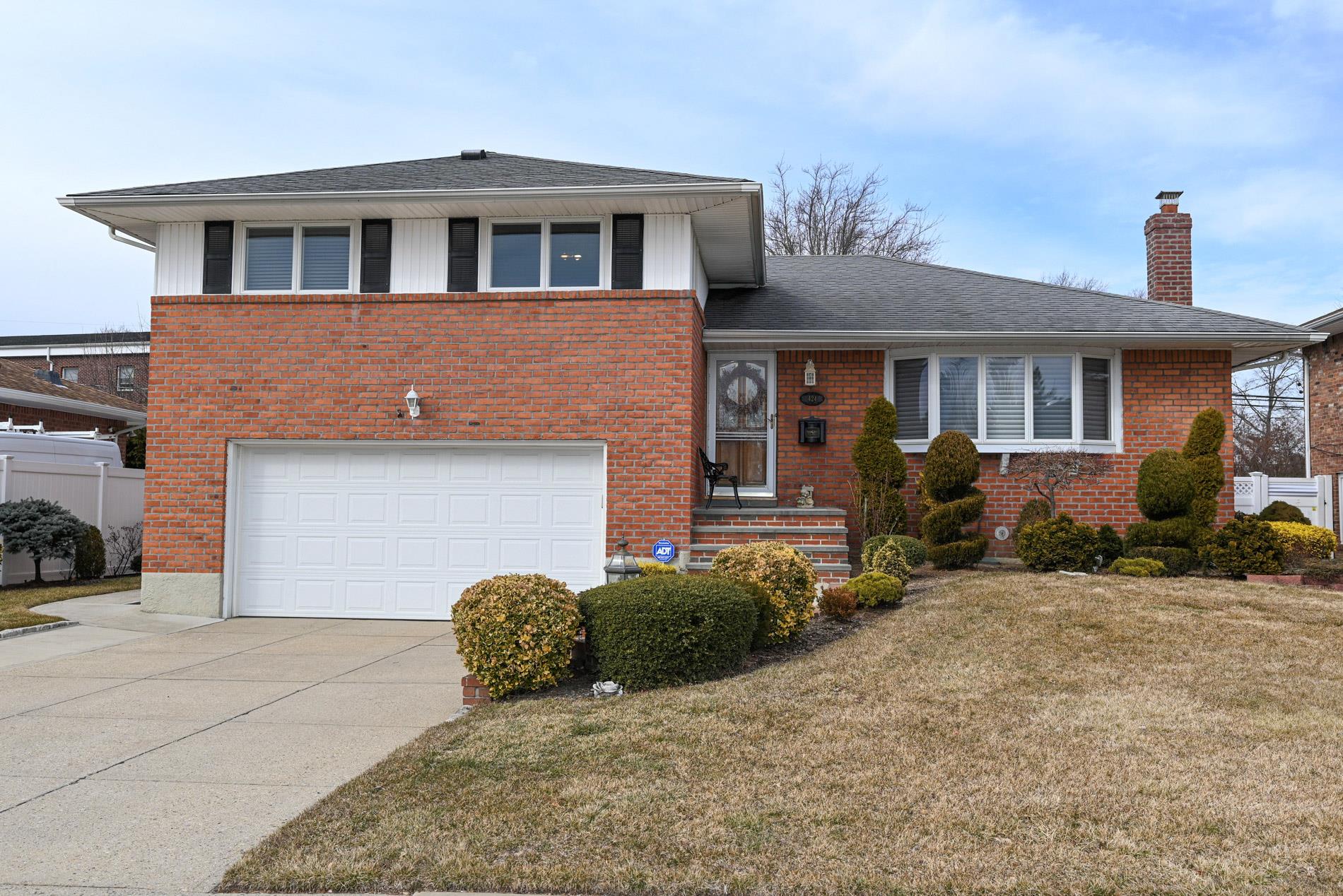 424 Garden Boulevard, Garden City South, New York image 6