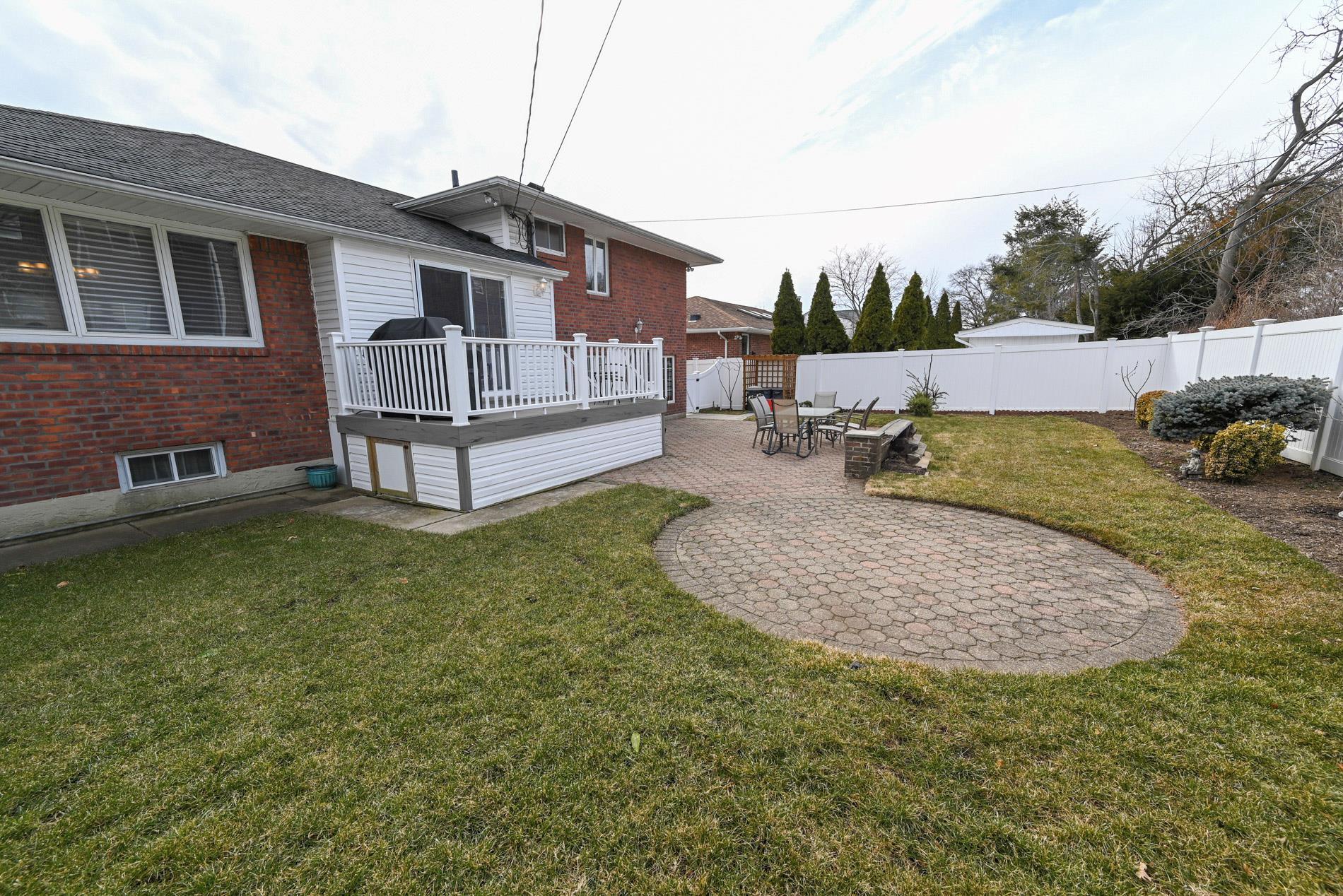 424 Garden Boulevard, Garden City South, New York image 9