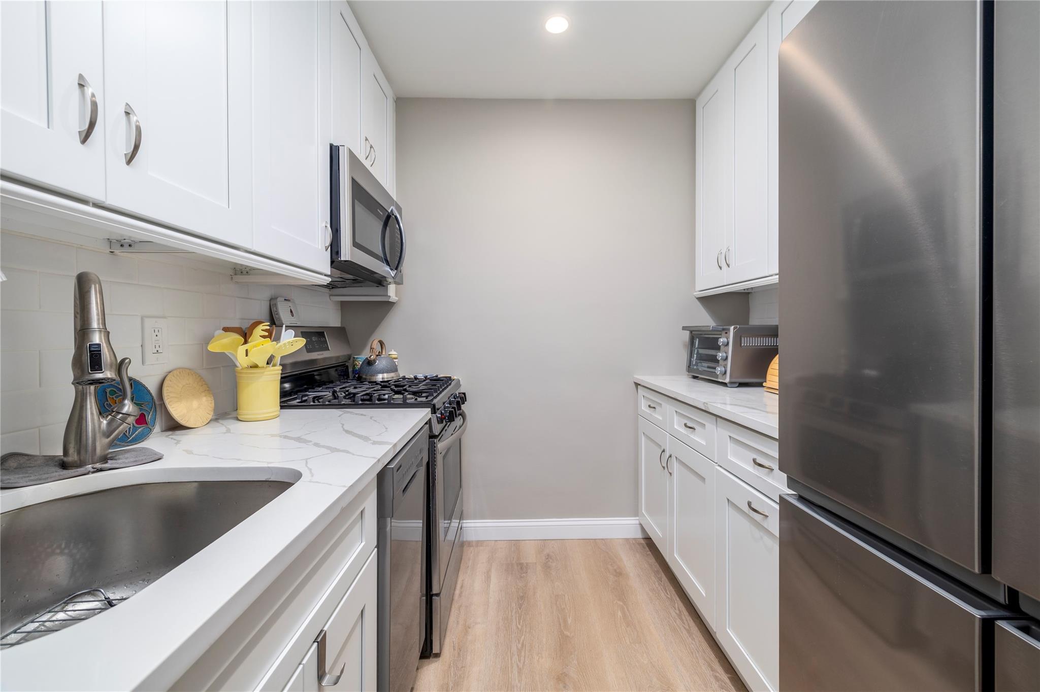 55 Lenox Road #2S, Rockville Centre, New York image 7