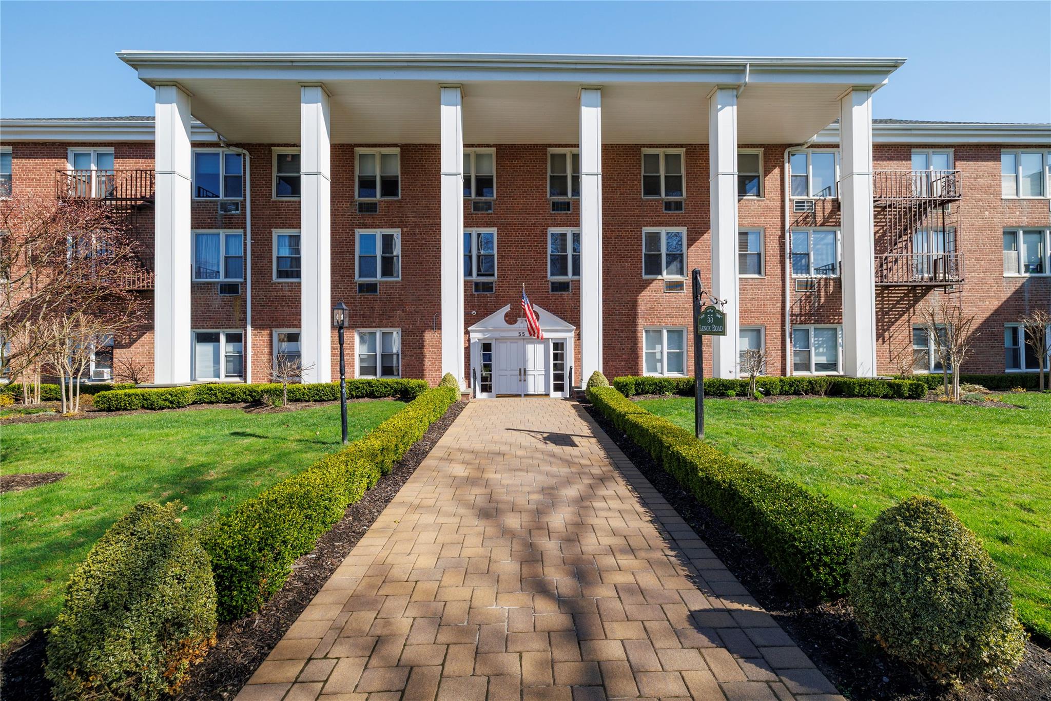 55 Lenox Road #2S, Rockville Centre, New York image 1
