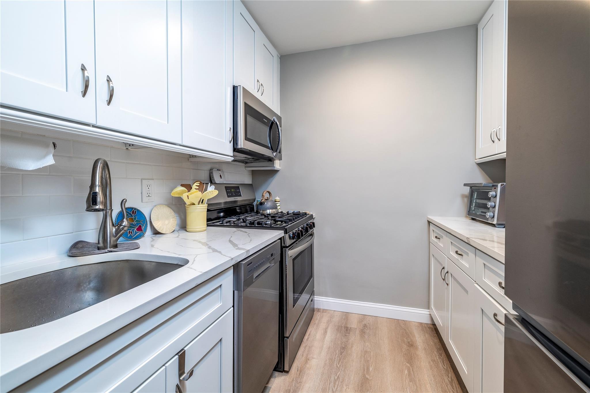 55 Lenox Road #2S, Rockville Centre, New York image 8
