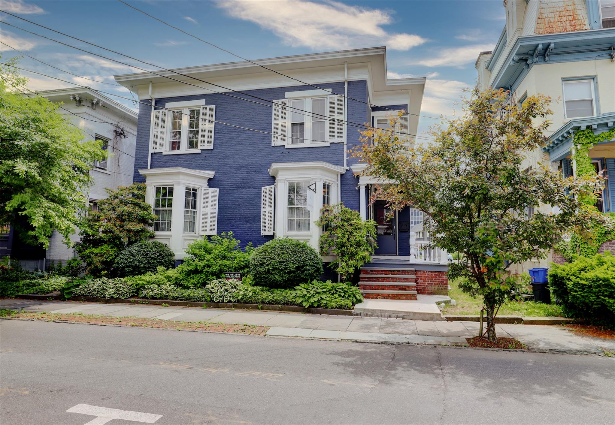 John Street, Kingston, New York - 2 Bedrooms  
3 Bathrooms  
12 Rooms - 