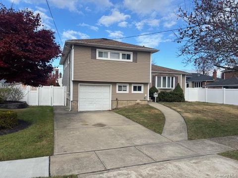 Photo of 161 Aster St, Massapequa Park, NY 11762 (MLS # 936700)