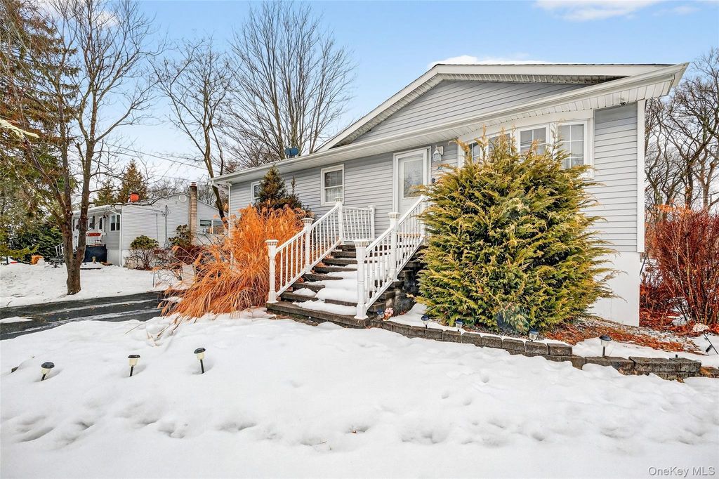 Photo of 35 Maple Lane, Monroe, NY 10950 (MLS # 965197)