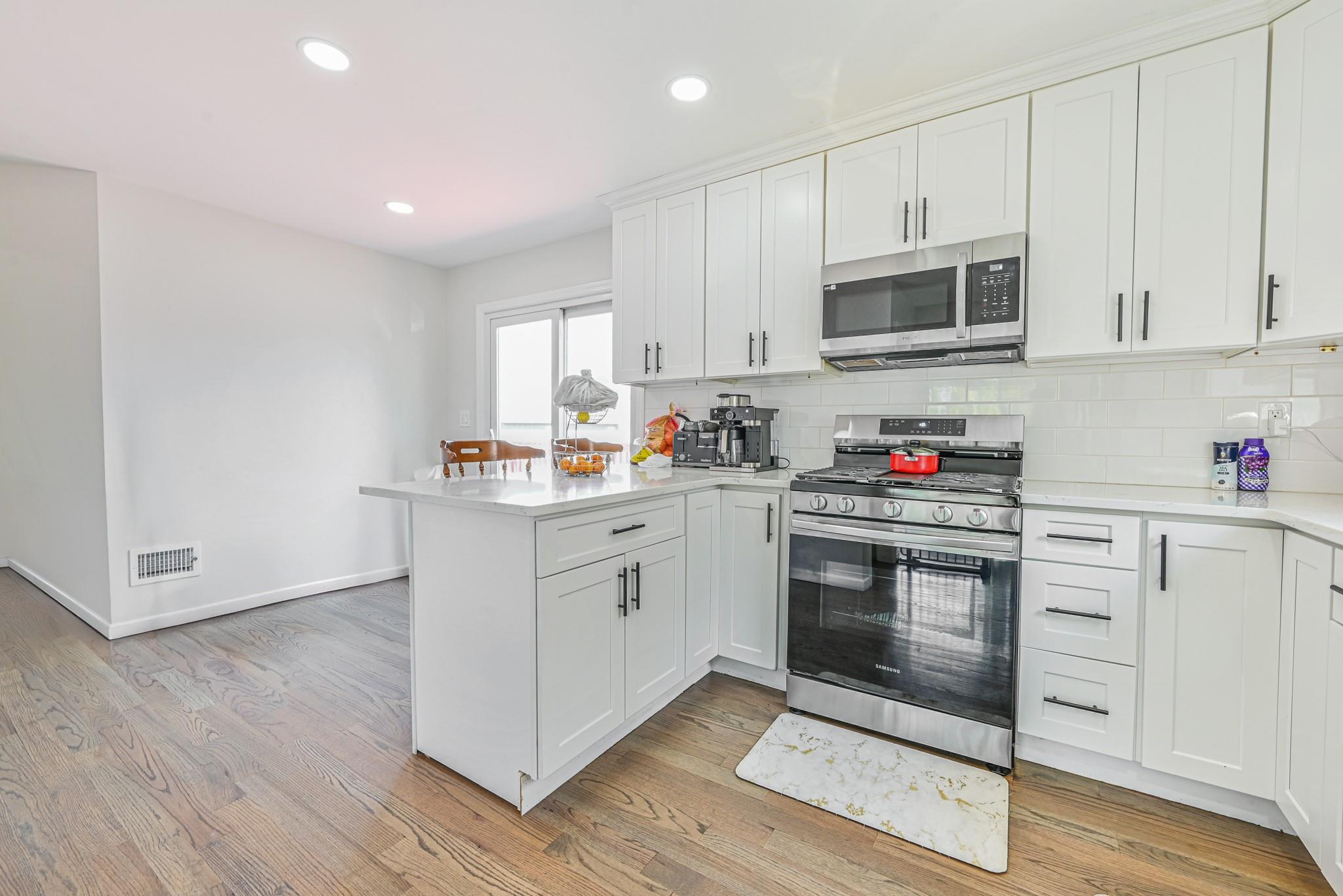 527 Hawthorne Avenue, Uniondale, New York image 6