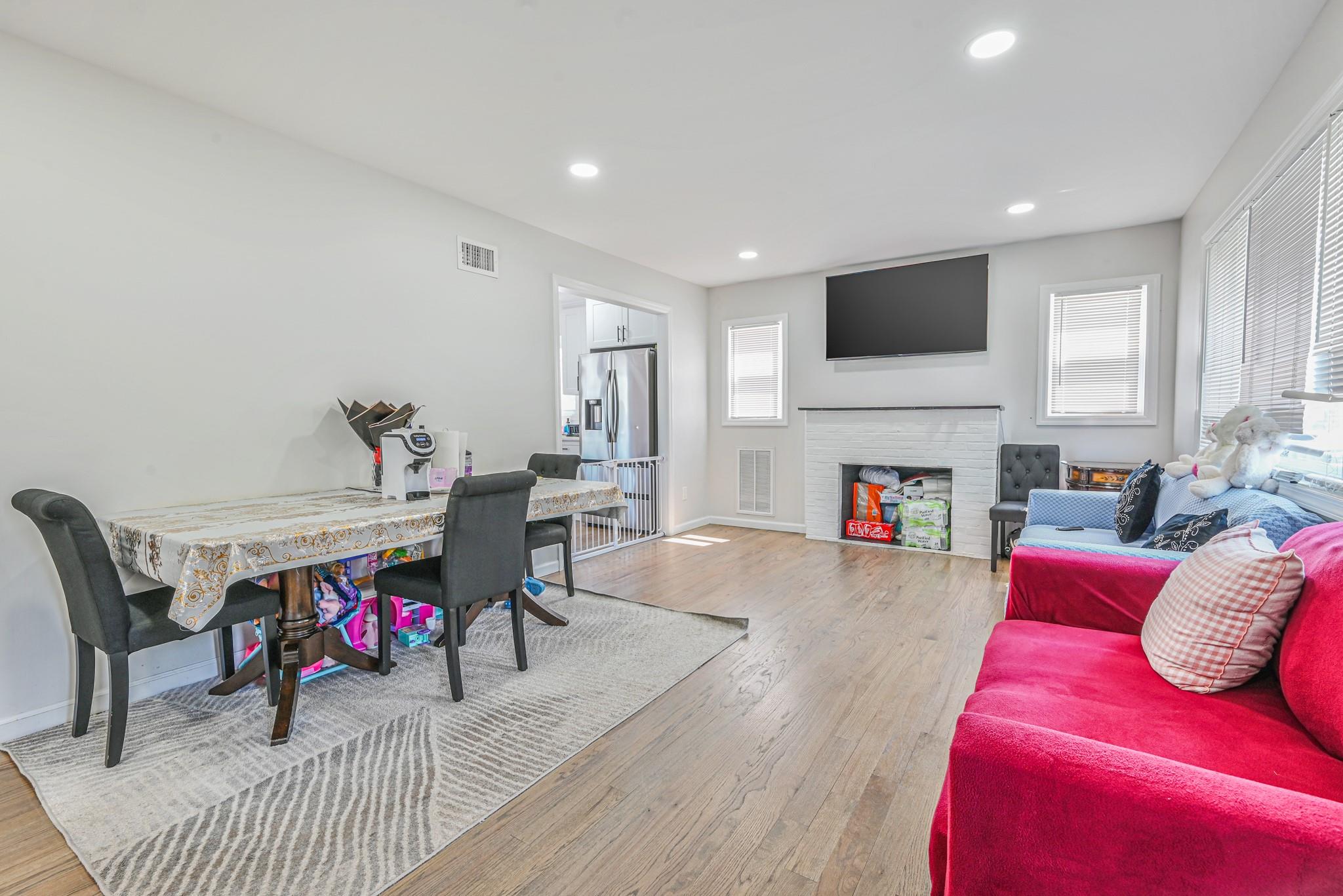 527 Hawthorne Avenue, Uniondale, New York image 3