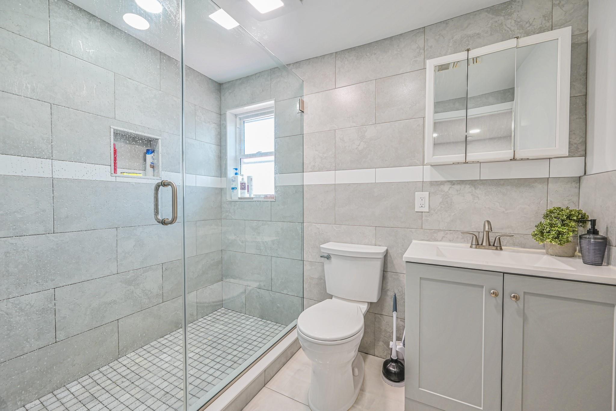 527 Hawthorne Avenue, Uniondale, New York image 13