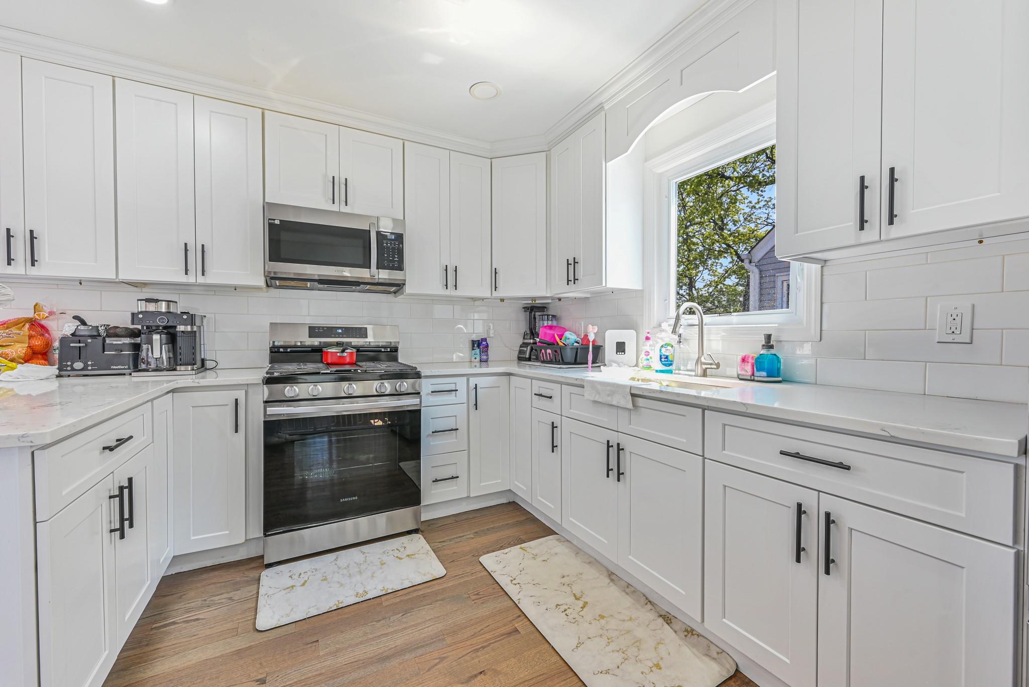 527 Hawthorne Avenue, Uniondale, New York image 5