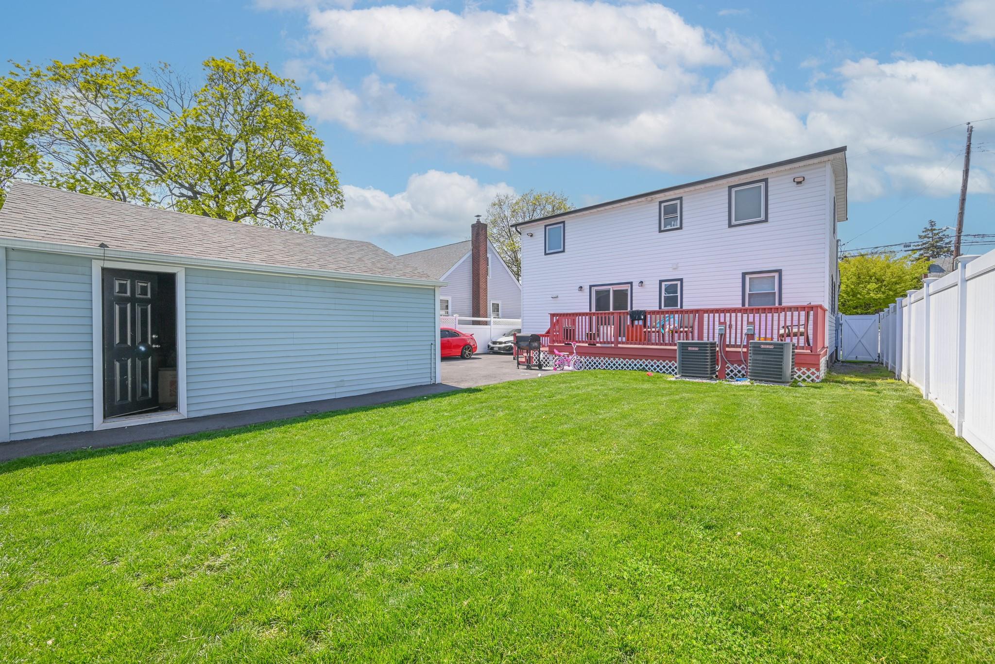 527 Hawthorne Avenue, Uniondale, New York image 22