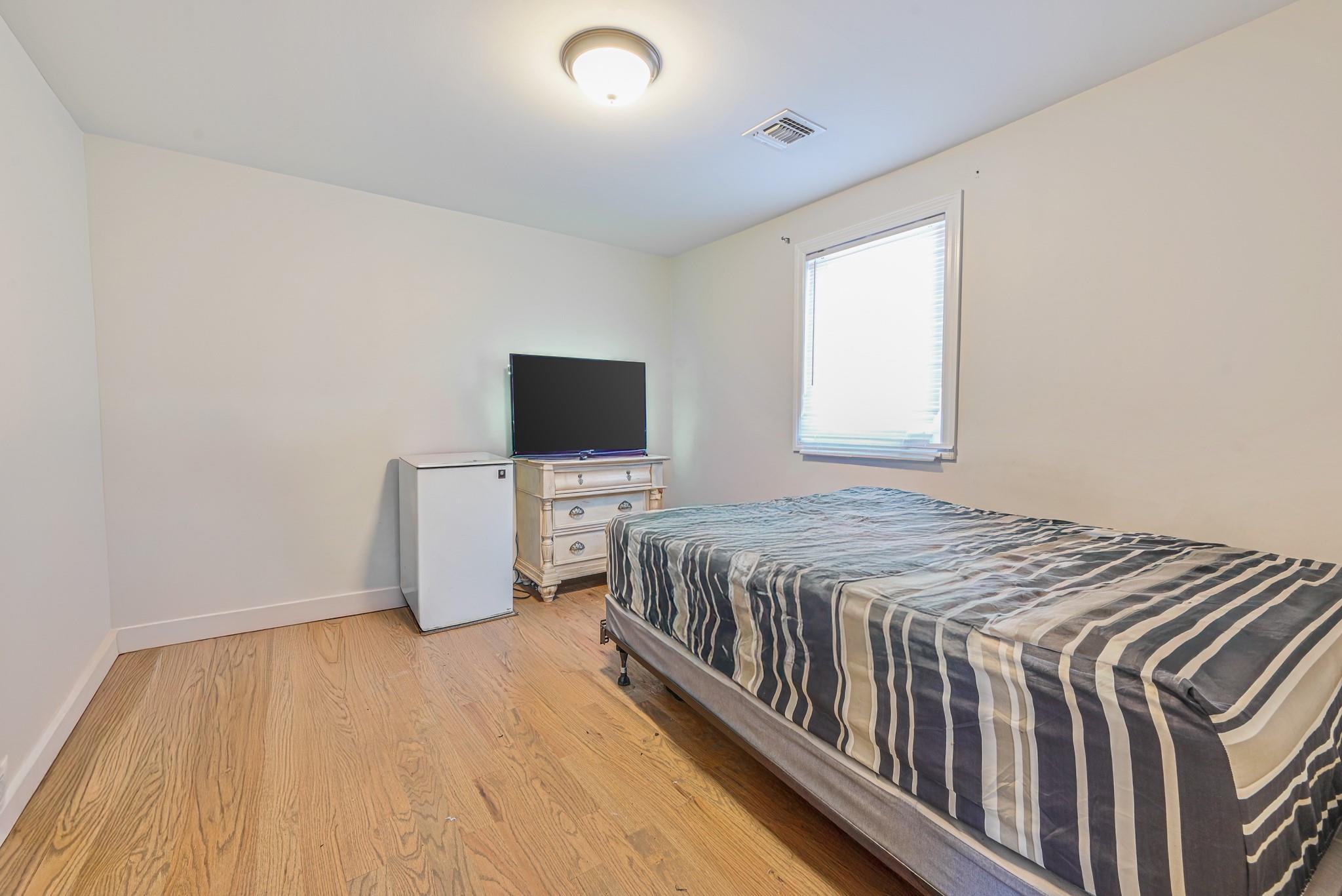 527 Hawthorne Avenue, Uniondale, New York image 11