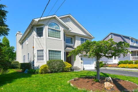 Homes For Rent - 13 Sheppard Street<br/> Nassau County, Glen Head, NY 11545