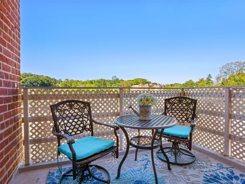 Photo of 30 E Hartsdale Avenue #4D, Hartsdale, NY 10530 (MLS # 929295) Photo of 30 E Hartsdale Avenue #4D, Hartsdale, NY 10530 (MLS # 929295)