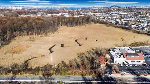 1105 Goethals Road N Staten Island NY 10303