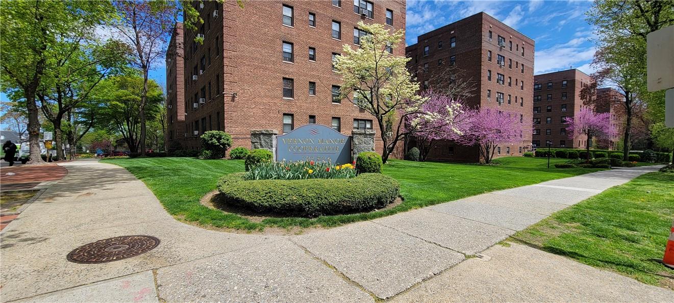 2 Fisher Drive #402, Mount Vernon, New York image 1