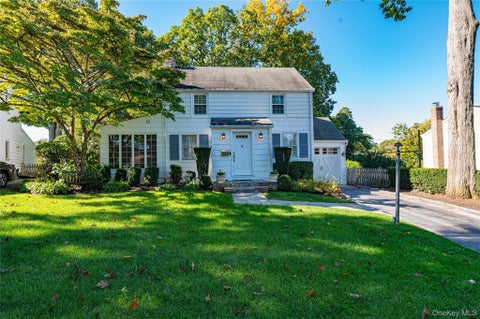 Photo of 5 Dogwood Lane, Glen Head, NY 11545 (MLS # 1063412)