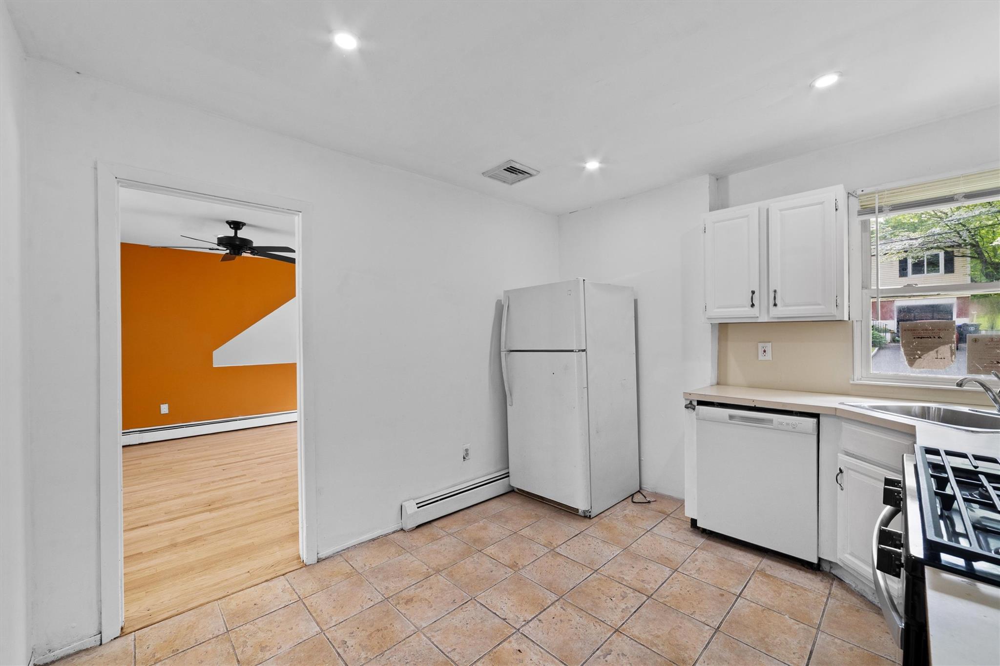 16 S Lawrence Avenue, Elmsford, New York image 5