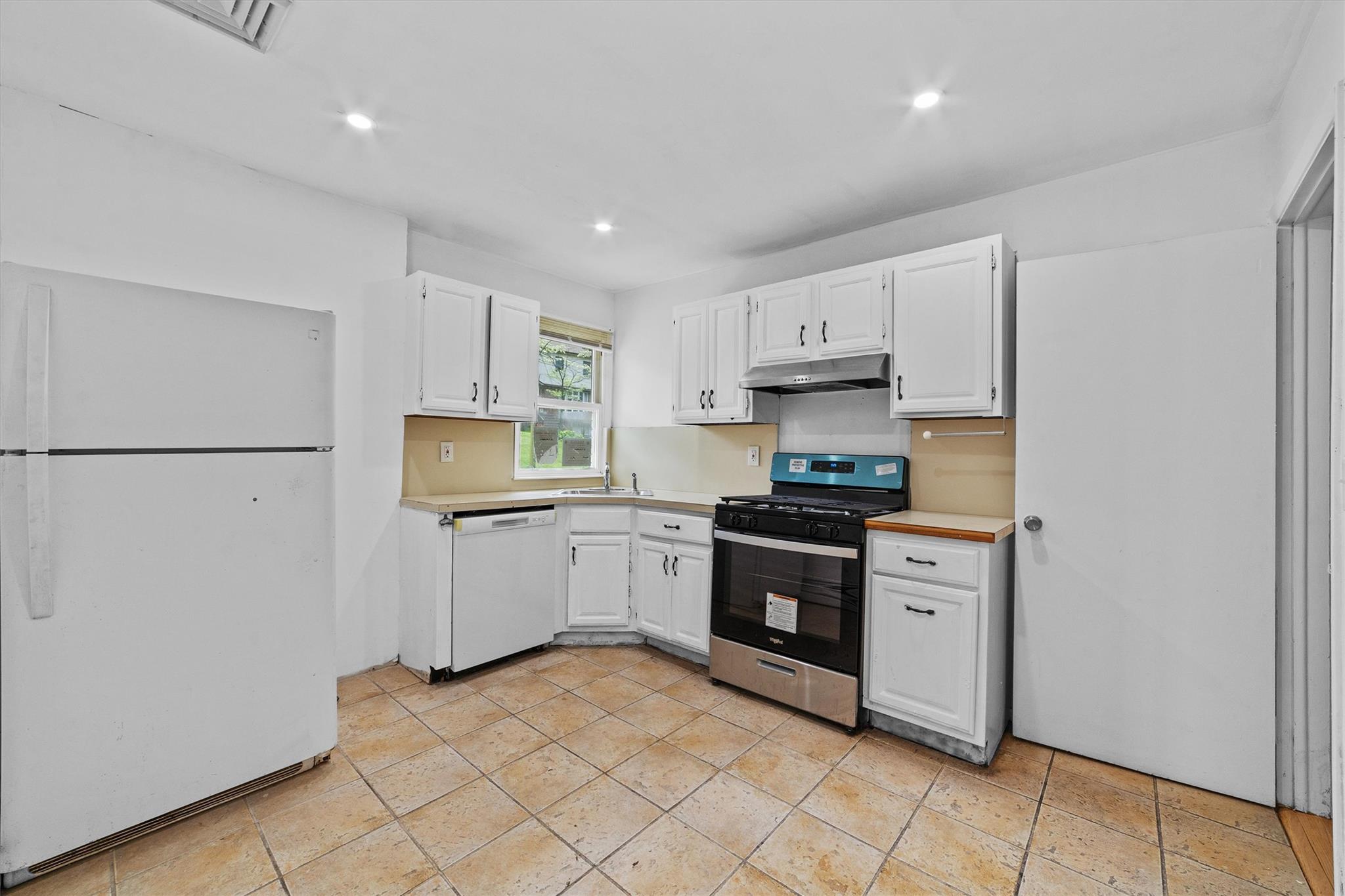 16 S Lawrence Avenue, Elmsford, New York image 4