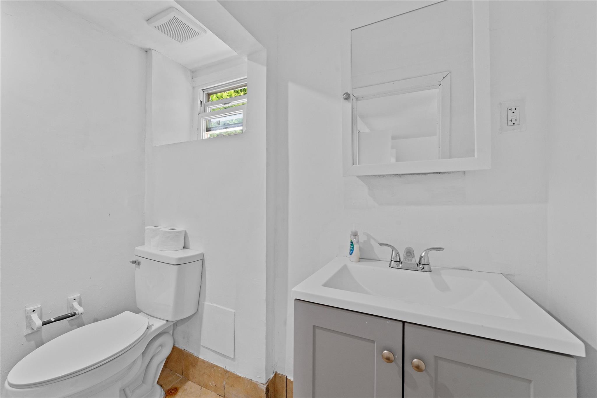 16 S Lawrence Avenue, Elmsford, New York image 19
