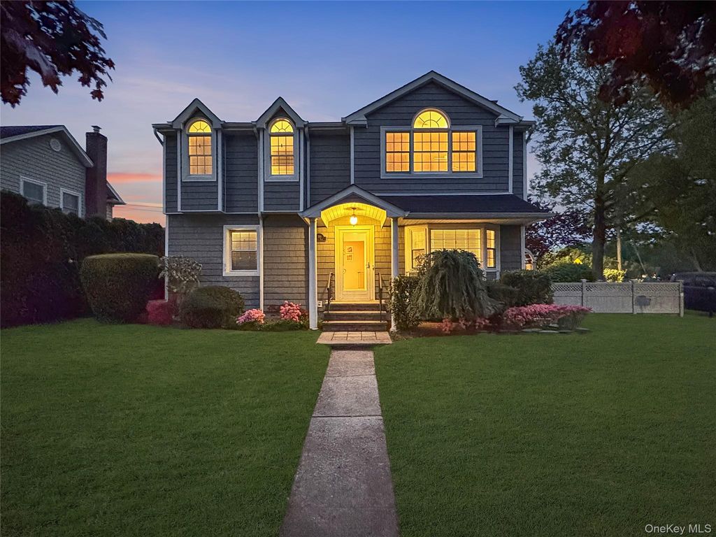 Photo of 389 Yale Road, Garden City, NY 11530 (MLS # 996231)