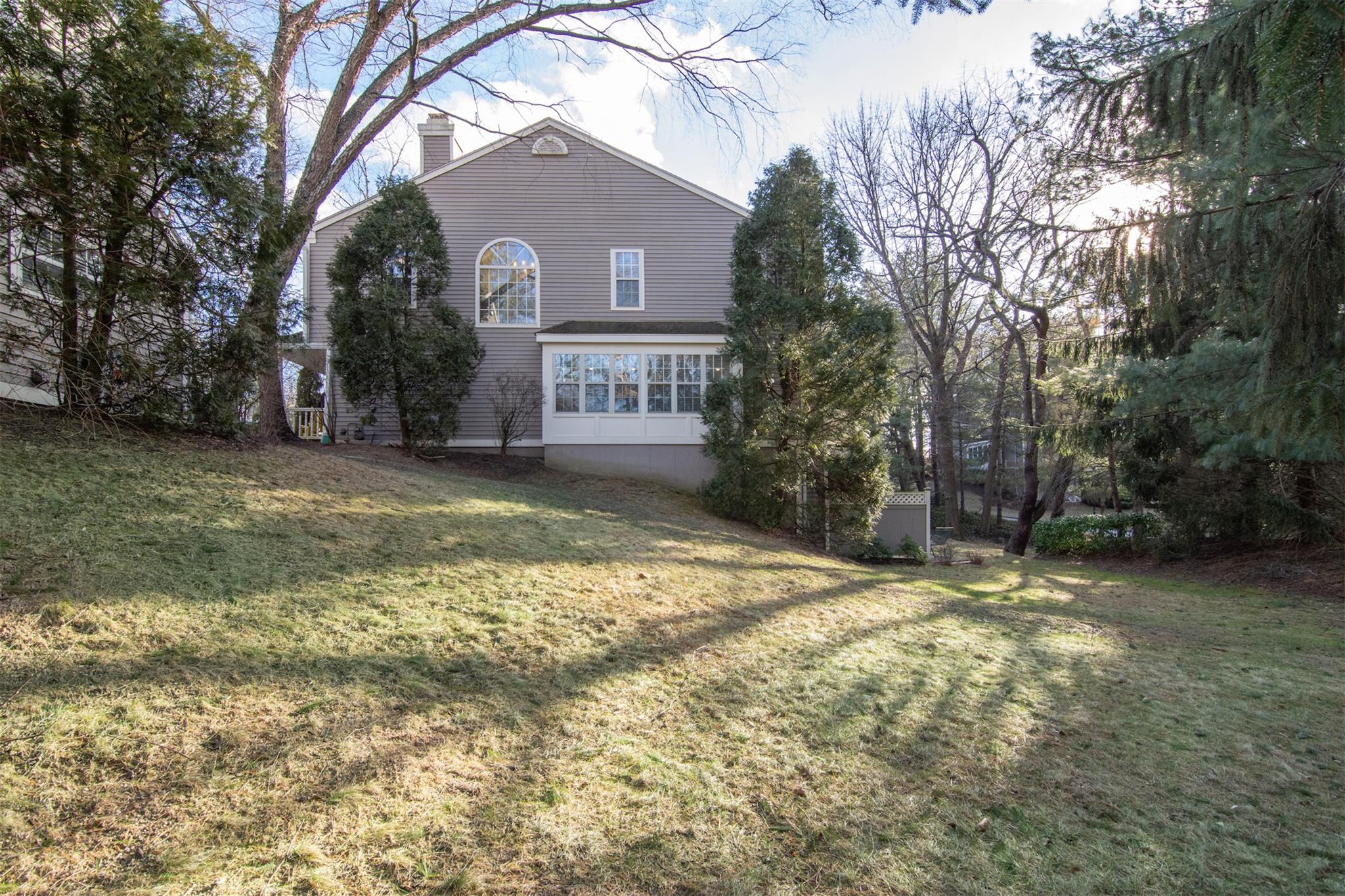 1408 Pondcrest Lane, White Plains, New York image 29