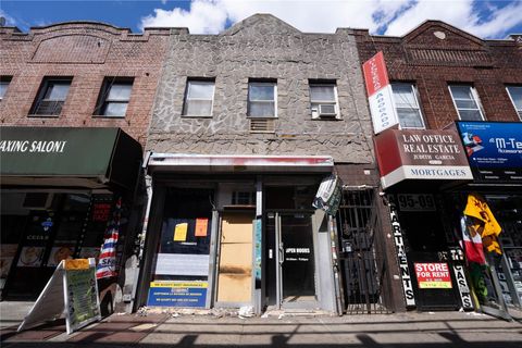 Photo of 95-07 Roosevelt Avenue, Jackson Heights, NY 11372 (MLS # L3422689)
