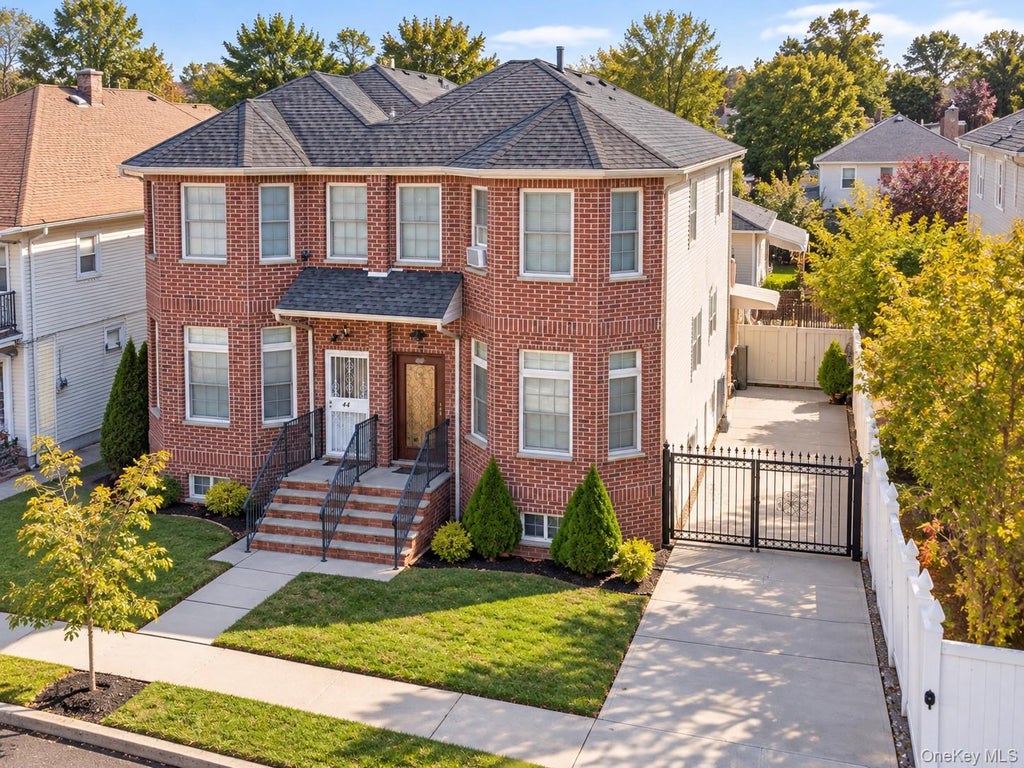 Photo of 46 Mill Road, Staten Island, NY 10306 (MLS # 1065889)