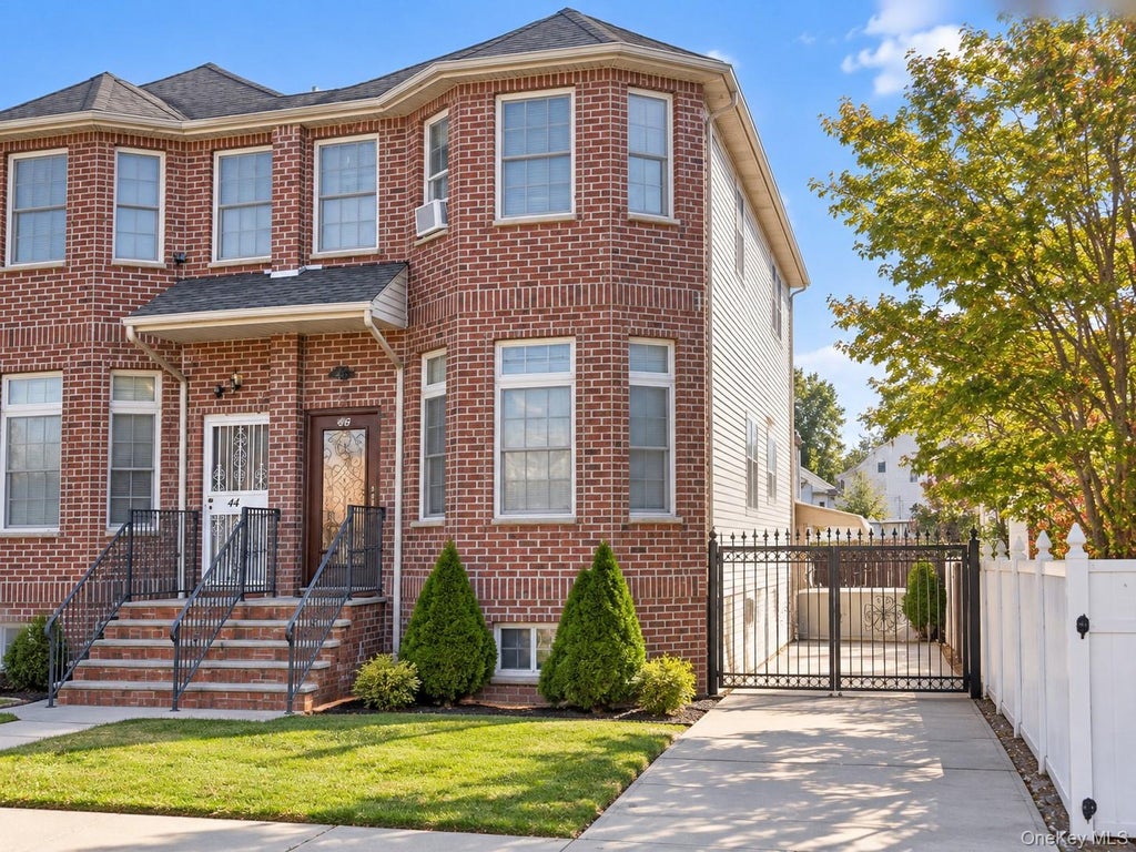 Photo of 46 Mill Road, Staten Island, NY 10306 (MLS # 1065889)
