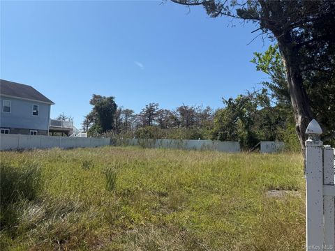 Vacant Land For Sale - 62 Laurelton Dr<br/> Mastic Beach, NY 