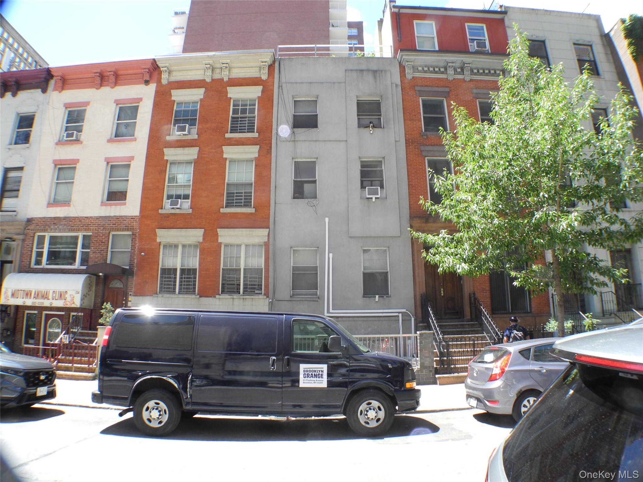 252 E 33 Street E