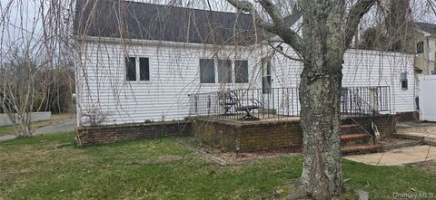 Homes For Sale - 2 Ivy Road<br/> Mastic Beach, NY 11951