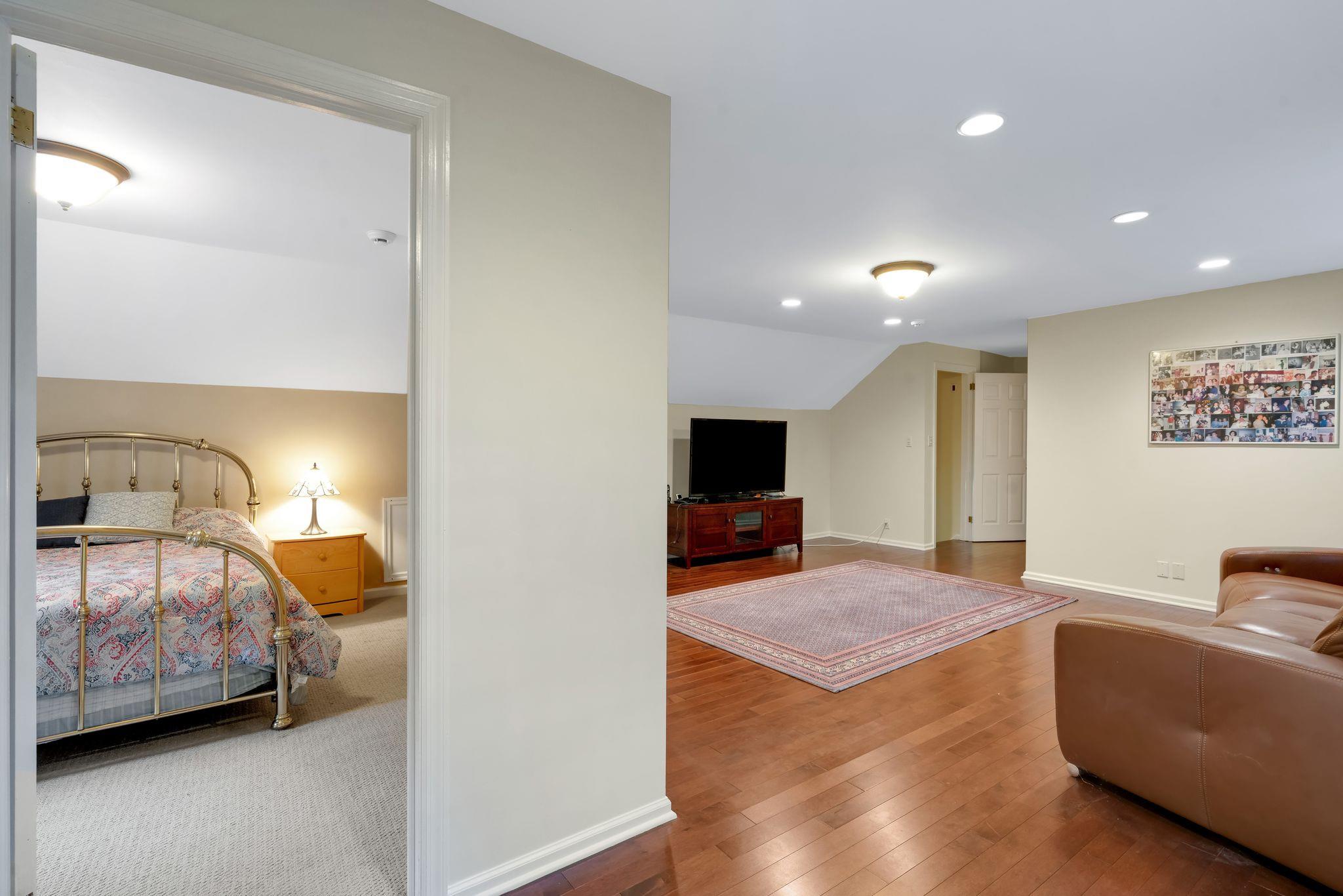 8 Richmond Lane, New Rochelle, New York image 17