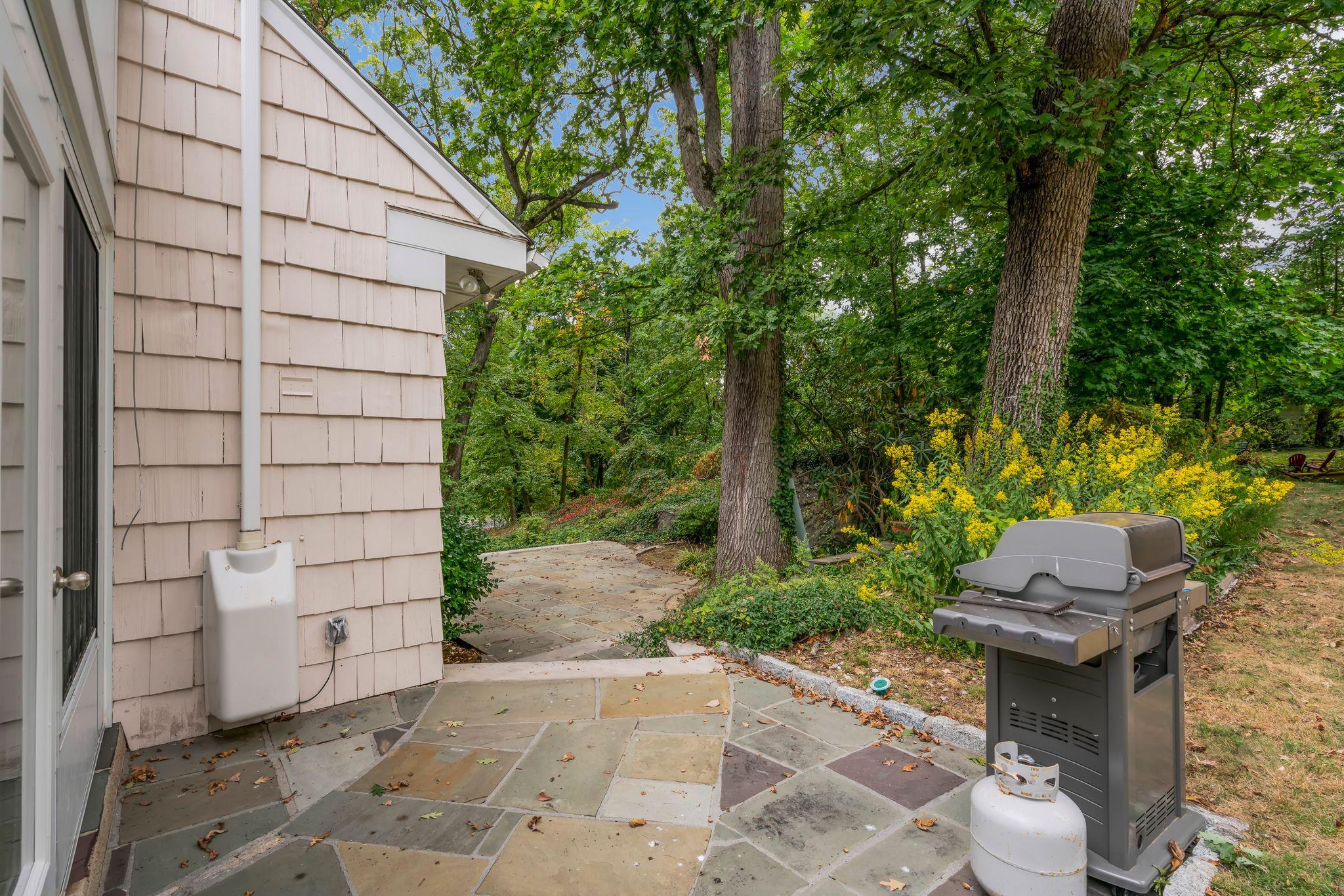 8 Richmond Lane, New Rochelle, New York image 22