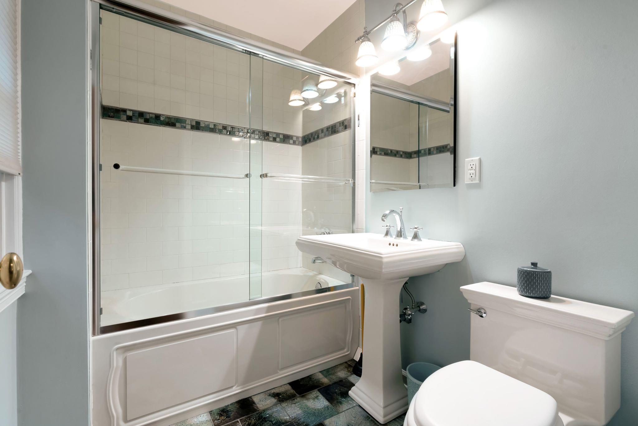 8 Richmond Lane, New Rochelle, New York image 21
