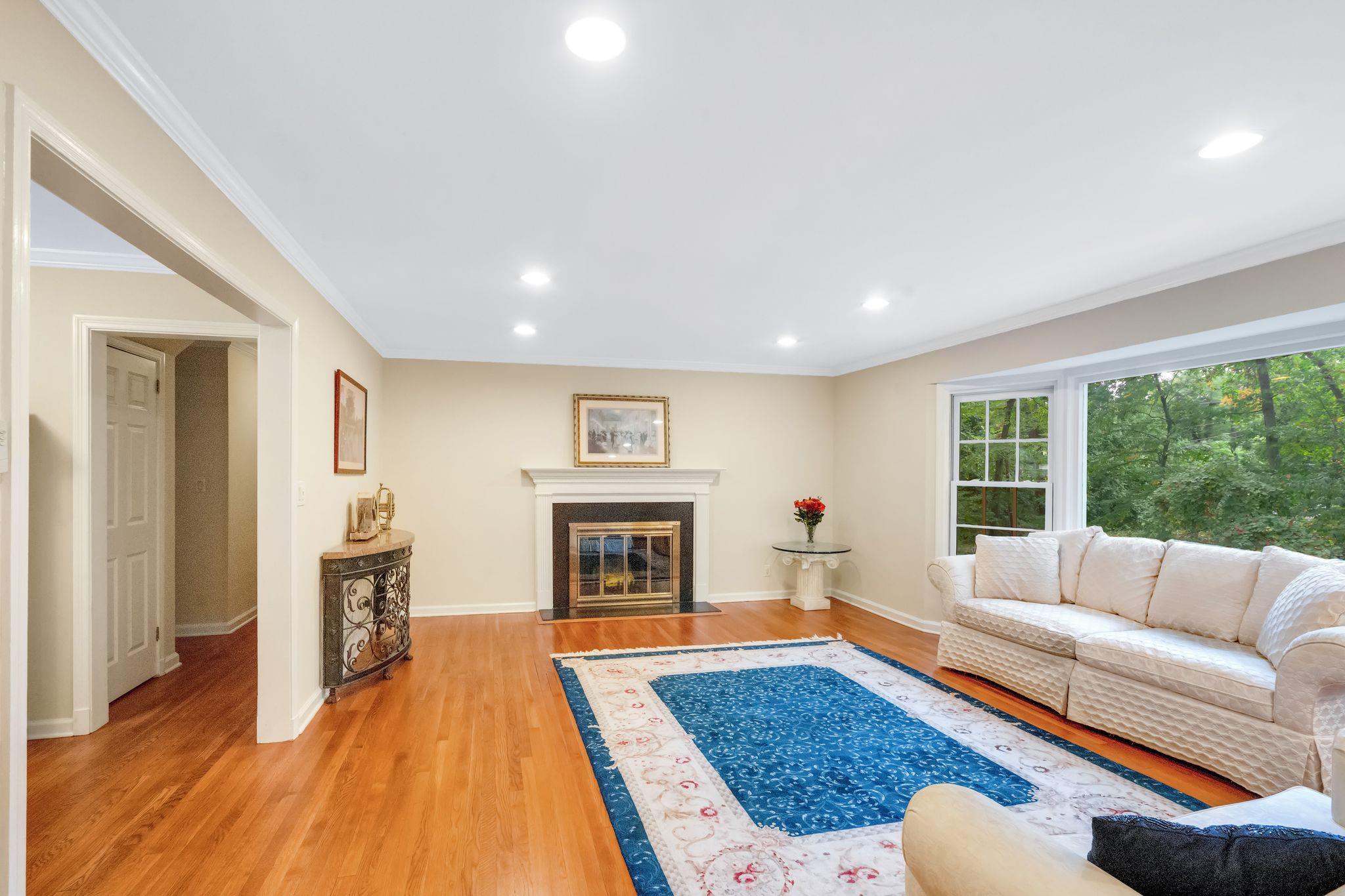 8 Richmond Lane, New Rochelle, New York image 4