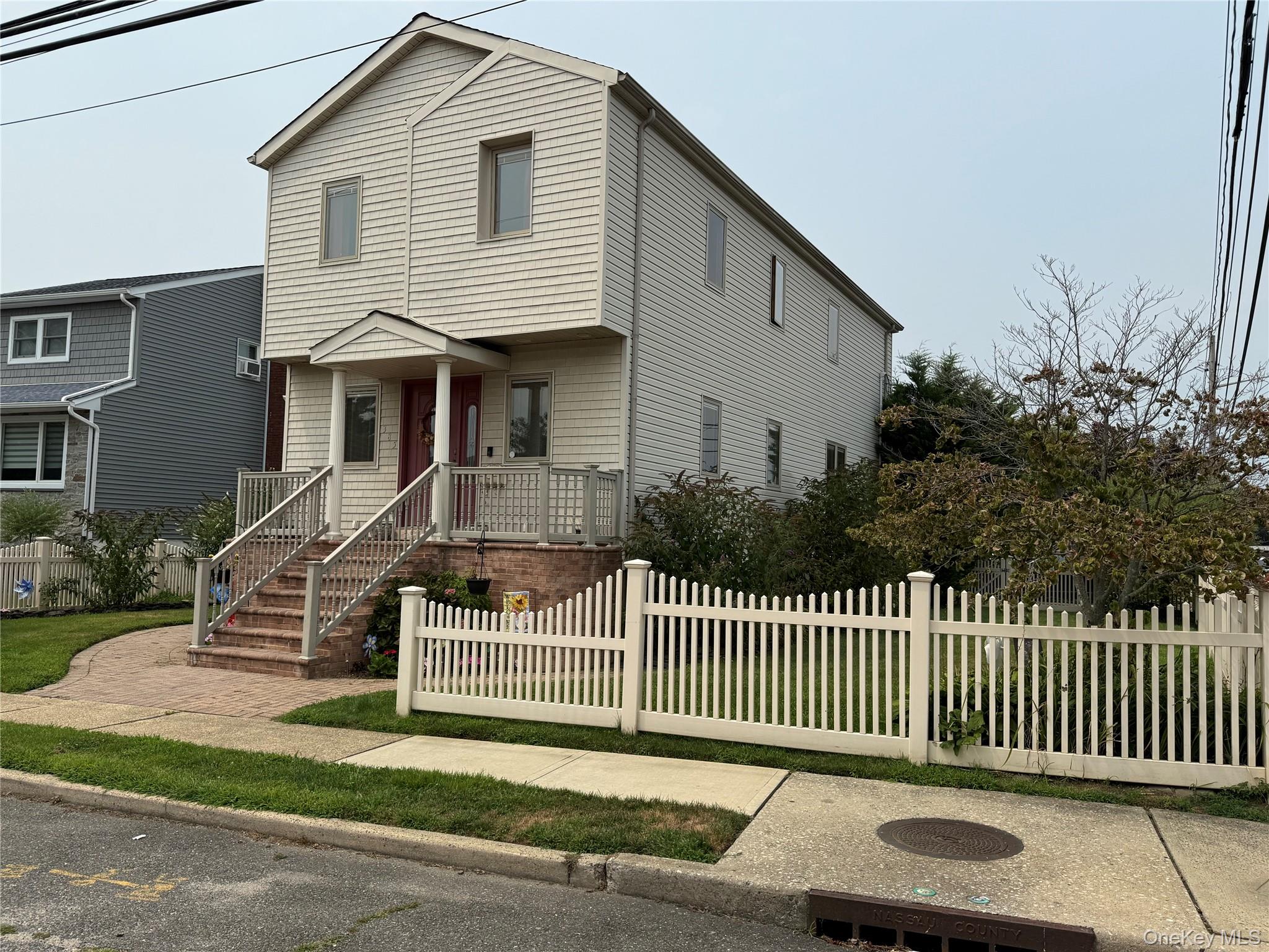 385 Oceanside Parkway
