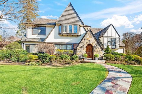 6 Darley Road Great Neck NY 11021
