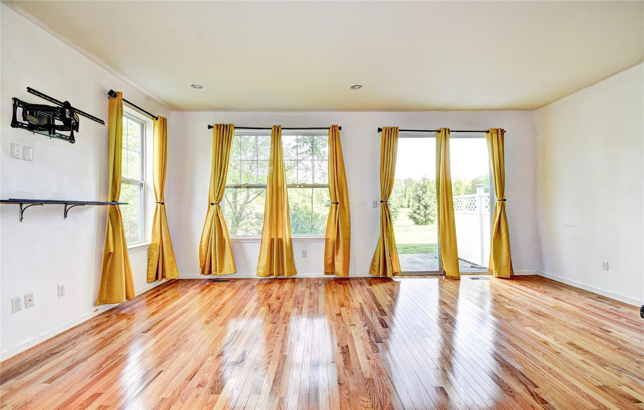 1 Lindentree Lane, Middletown, New York image 6