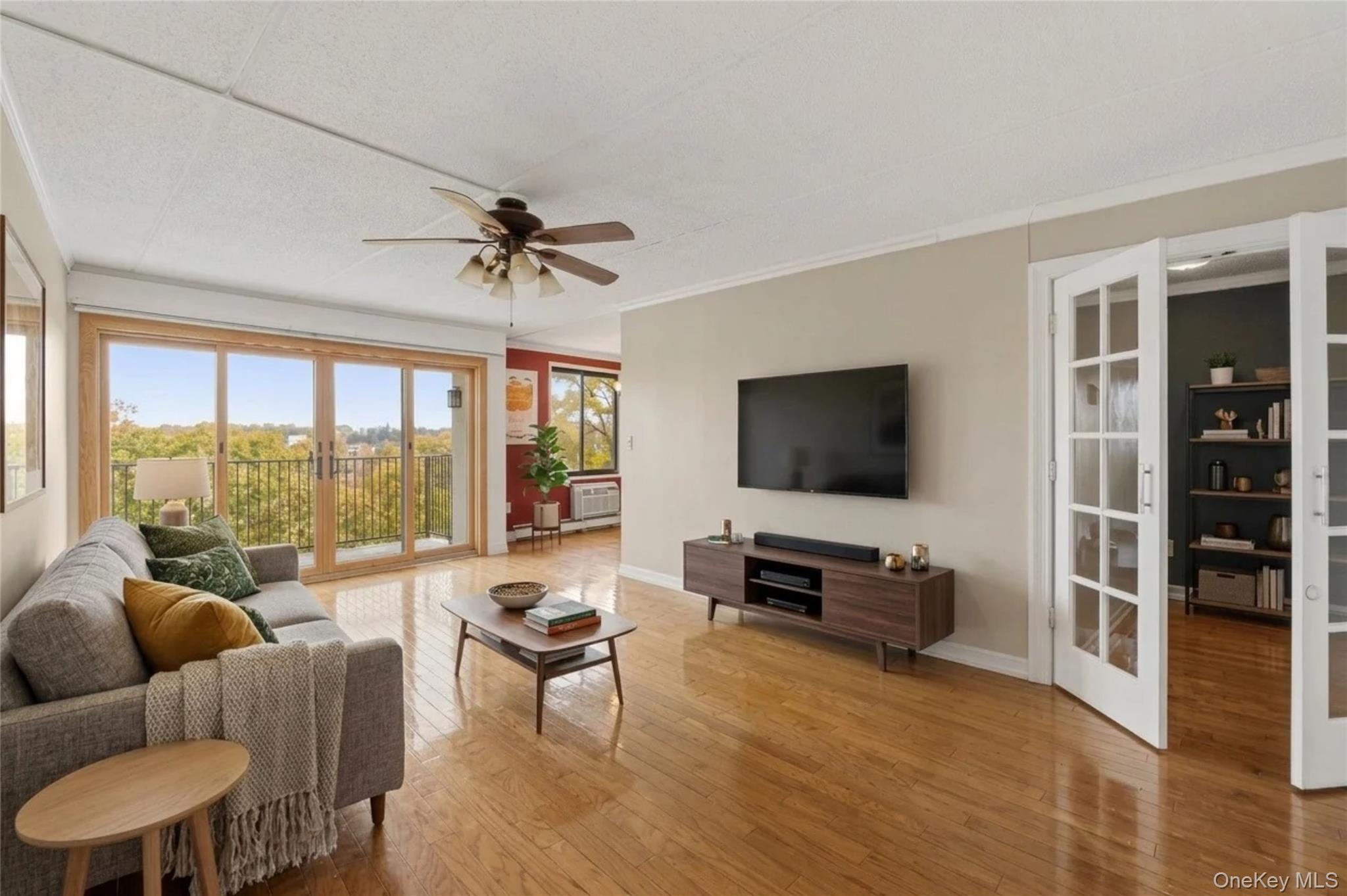 128 Colonial Parkway 4C