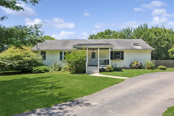 6205 ALVAHS LN, CUTCHOGUE, NY 11935 - Image 6221e397bb2dabd99bc37f28043a769e/2110462216