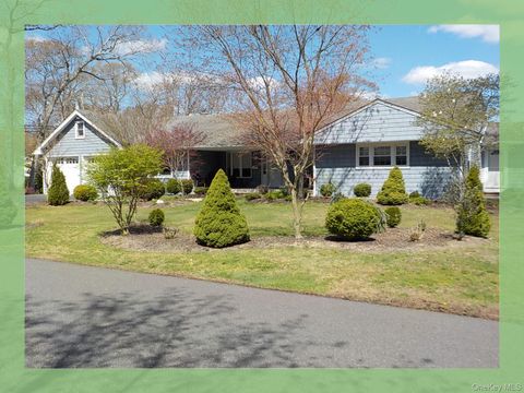 Photo of 120 Mohawk Drive, Brightwaters, NY 11718 (MLS # 988494)