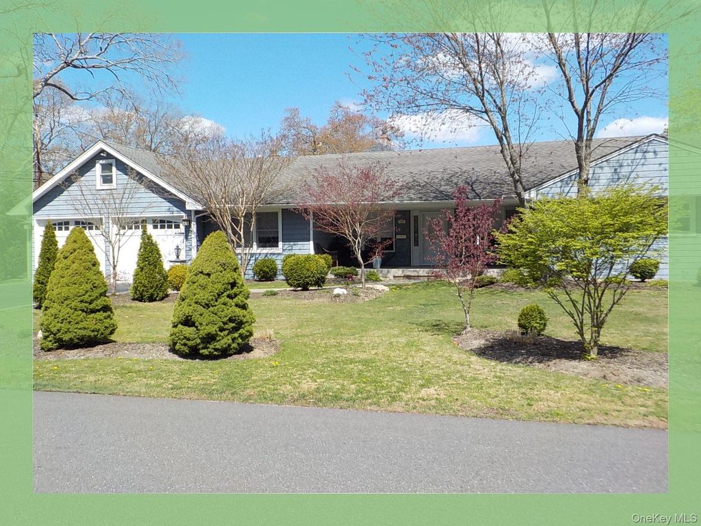 Photo of 120 Mohawk Drive, Brightwaters, NY 11718 (MLS # 988494)