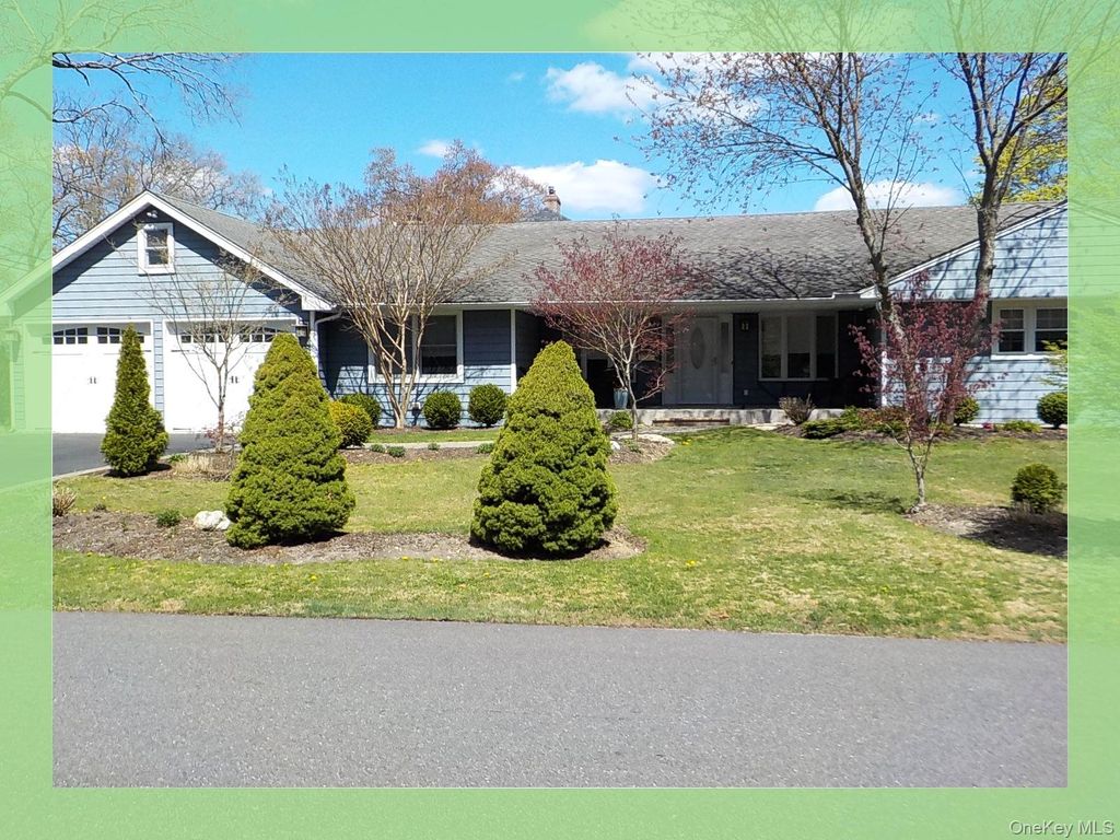 Photo of 120 Mohawk Drive, Brightwaters, NY 11718 (MLS # 988494)