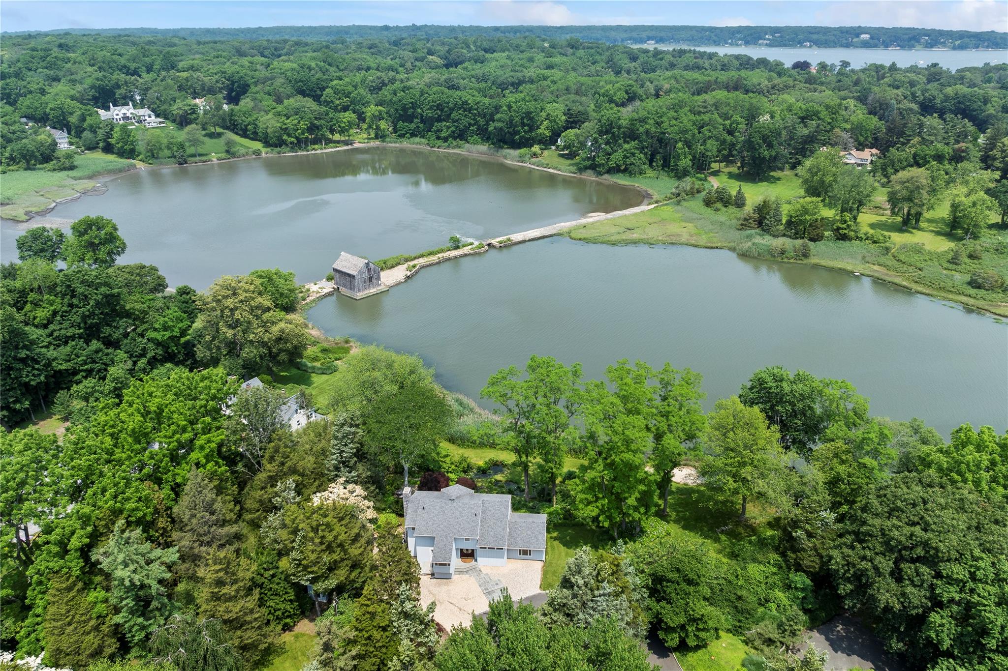 Pippin Lane, Lloyd Harbor, Hamptons, NY - 4 Bedrooms  
4 Bathrooms - 
