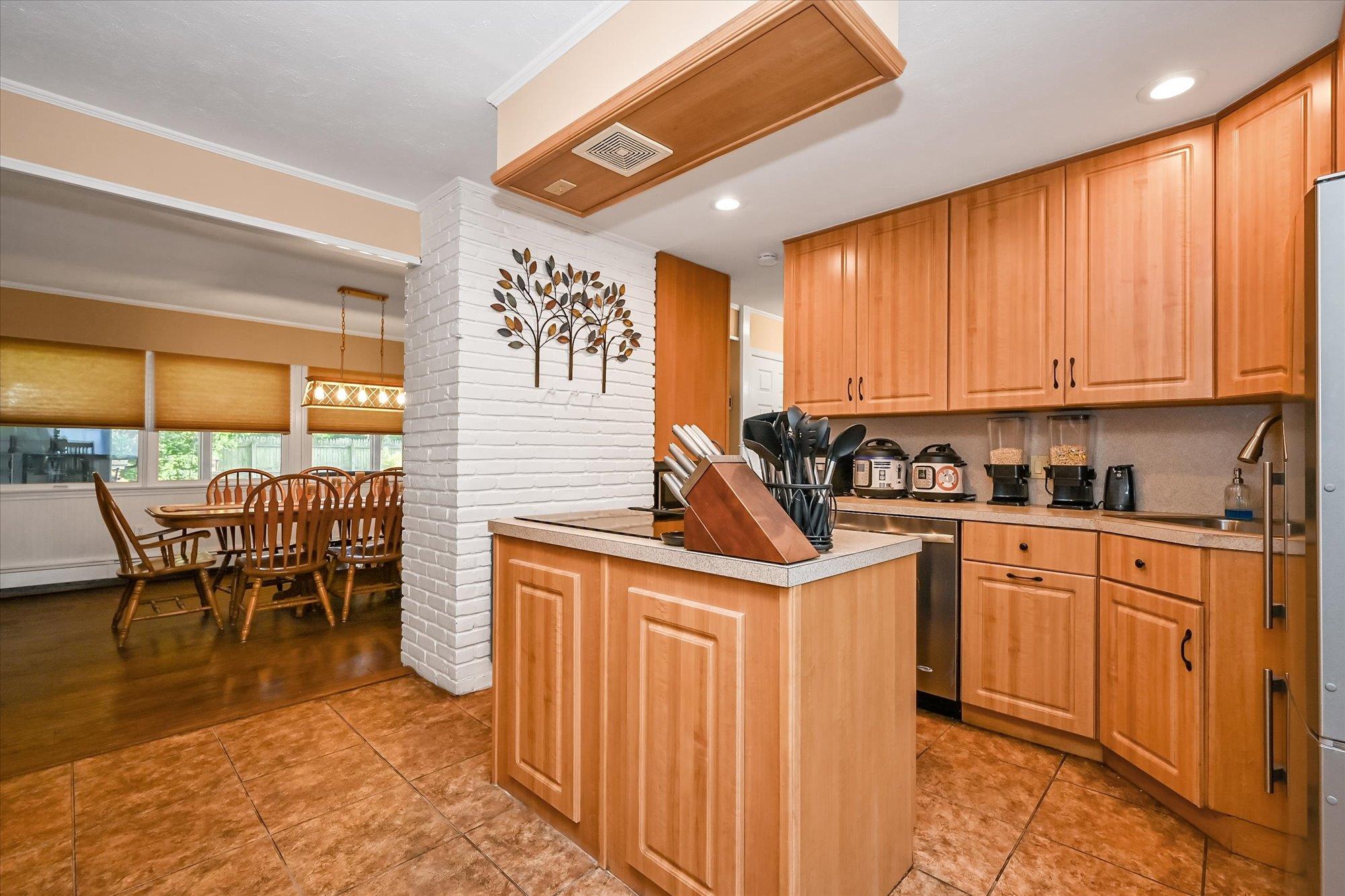 12 Spoke Lane Ln, Levittown, New York image 5
