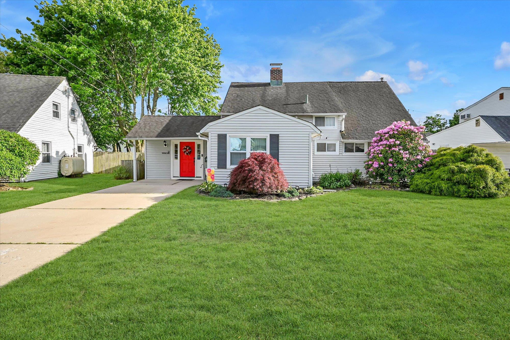 12 Spoke Lane Ln, Levittown, New York image 1