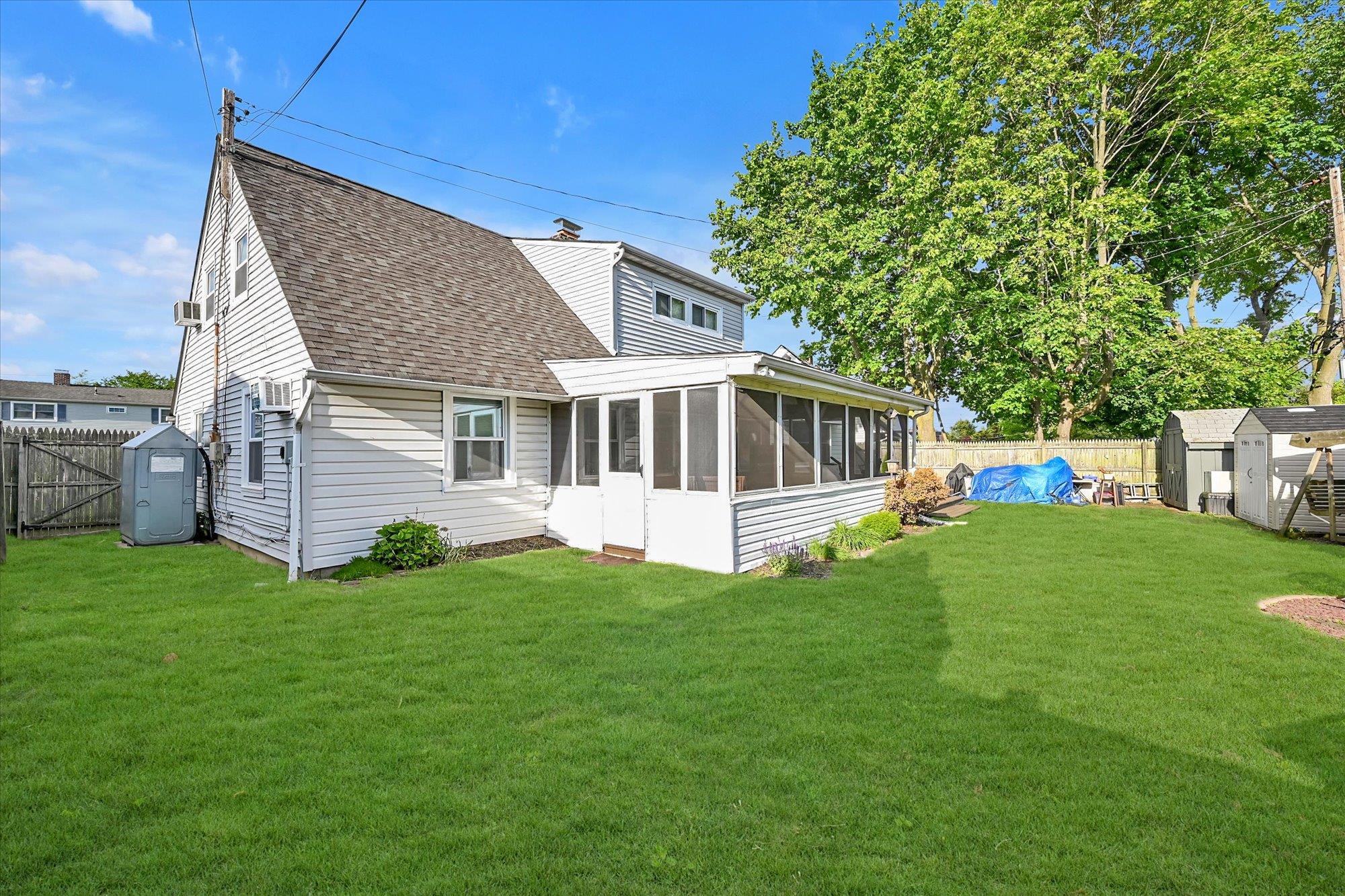 12 Spoke Lane Ln, Levittown, New York image 21