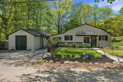 Homes For Sale - 16 Sunset Place<br/> North Salem, NY 10560