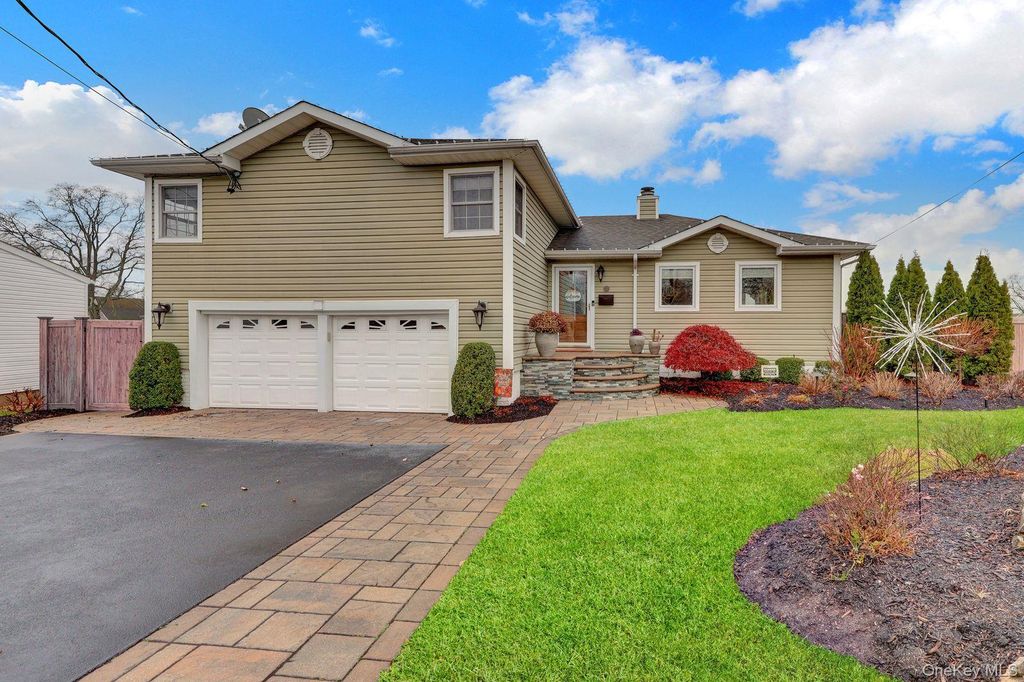 Photo of 23 Biltmore Boulevard, Massapequa, NY 11758 (MLS # 939540)