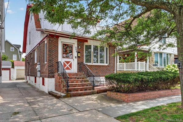248 BEACH 131ST ST, BELLE HARBOR, NY 11694 - Image 62355d9252cadbfa5f6b2d8e6d2cf55e/2344817771
